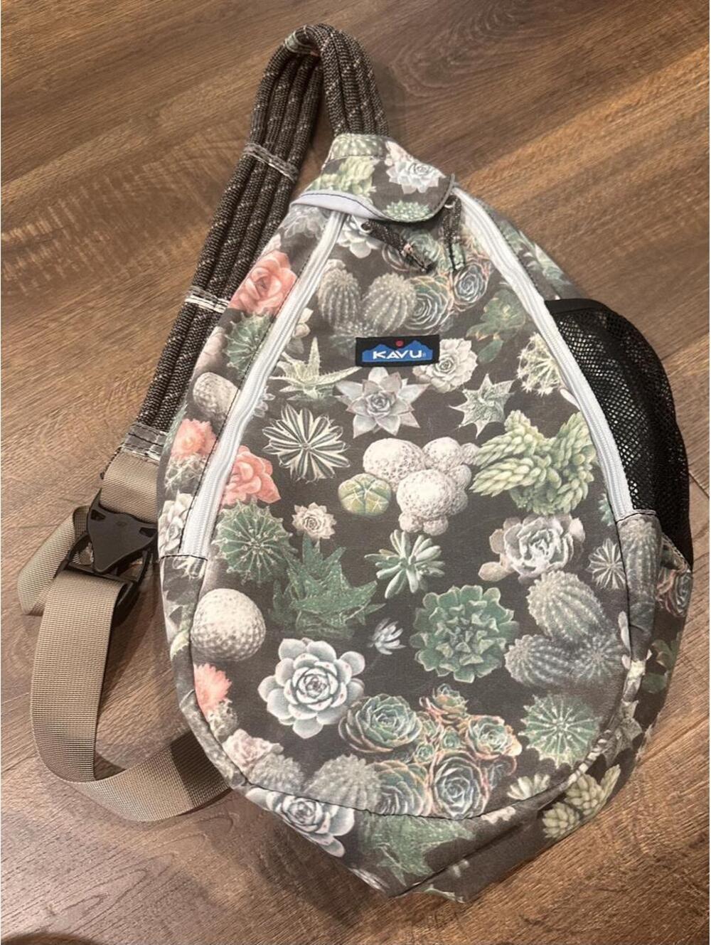 Kavu Women's Multi and Green Bag